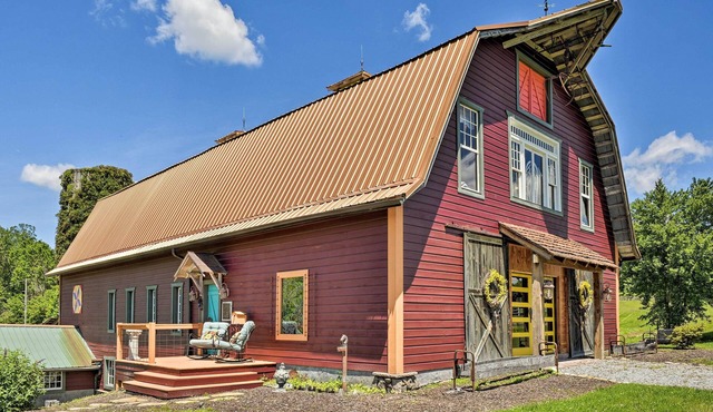 Historic Winston-Salem Guest Barn on Farm!