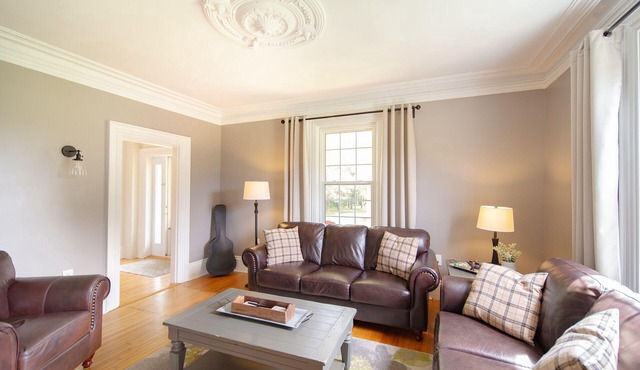 Historic Woodbine Cottage