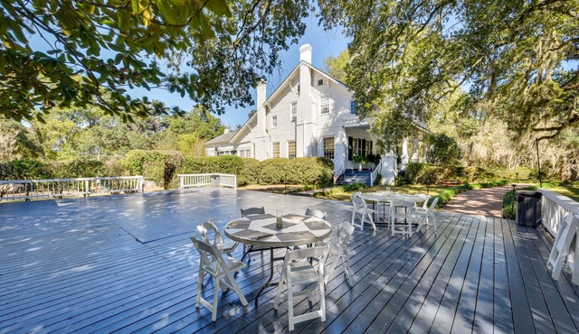 Historic Woodville Estate w/Pool: Pets Welcome!