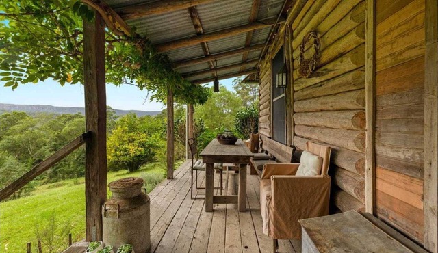 Historical 150 year old Timber Cabin at Kangaroo Valley