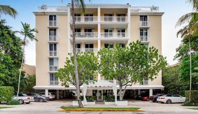 Historical 2bd/2ba in Palm Beach Island | Best Location | Pool included