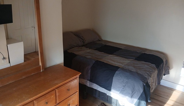 Historical 3rd floor studio apartment in Uptown Wedge