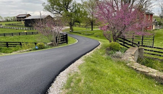 Historical 4-bedroom farmhouse in serene Sharpsburg with AC.