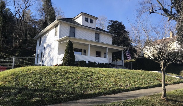 Historical American 4-square home, originally built in the 1800's, Near LMU,