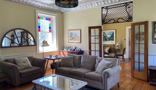 Historical and Private Estate, with Pickle Ball Court, Games Barn, minutes to SH