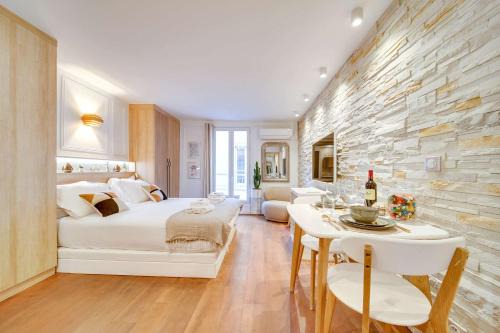 Historical apartment in the heart of Paris - 2