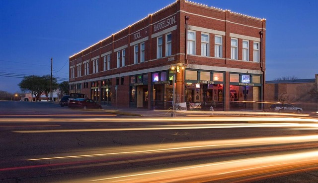 Historical Building Right On The Square in Downtown San Marcos! No Pets!