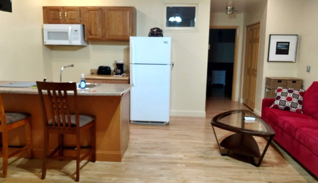 Historical Building On Town Square Outdoor Activities Nearby