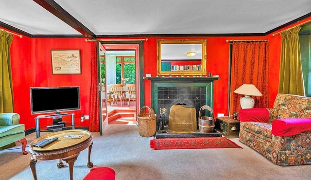 Historical cottage near Preston Mill, No Deposit