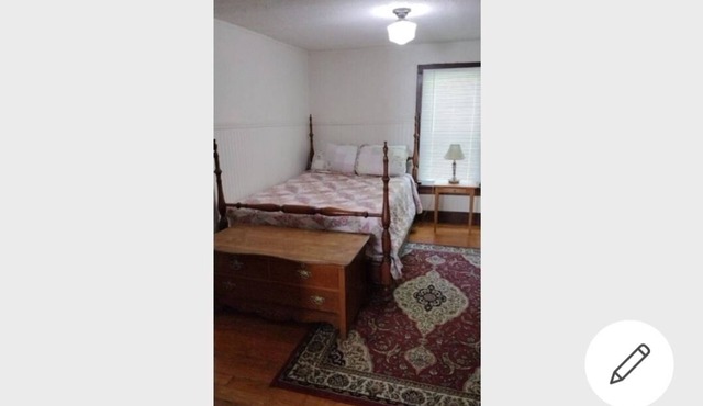 Historical Cottage Upper Level 2 Bedroom Duplex