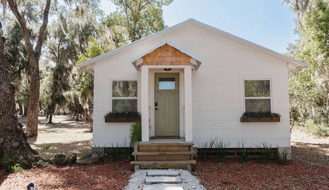 Historical Darien Cottage