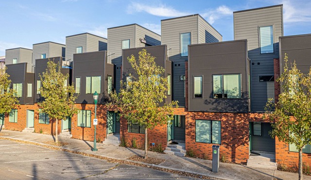 Historical Downtown, Private, Self-check-in, 1 car Parking, 1King & 1Queen beds