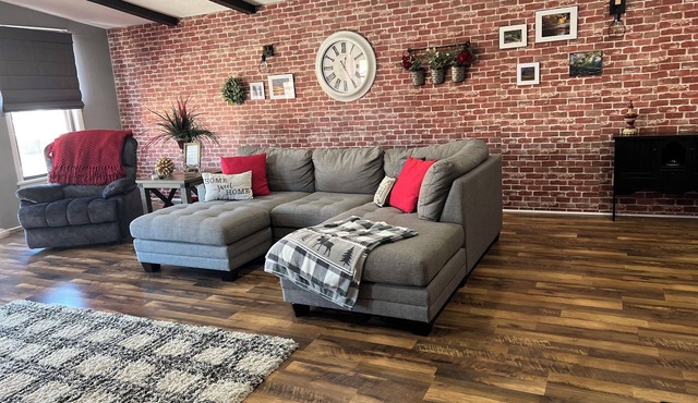 Historical Downtown 2 Bedroom Upstairs Loft