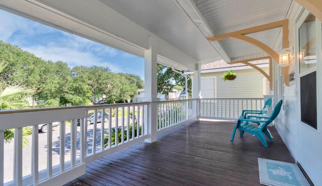 Historical Galveston Home - 2 min Drive to Sand and Seawall!