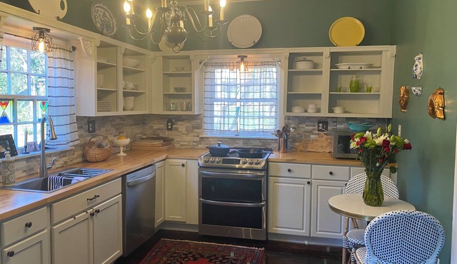 Historical getaway walking distance from the Pacolet river
