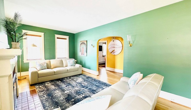 Historical Home in downtown Hummelstown close to hershey attractions w/Hot tub