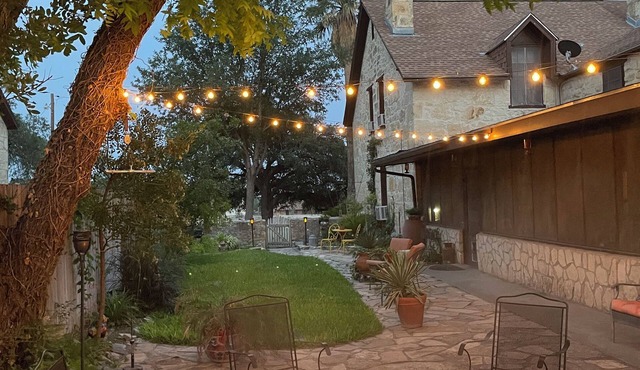 Historical Home located on Fort Clark Springs-Brackettville, Texas-nPet Friendly