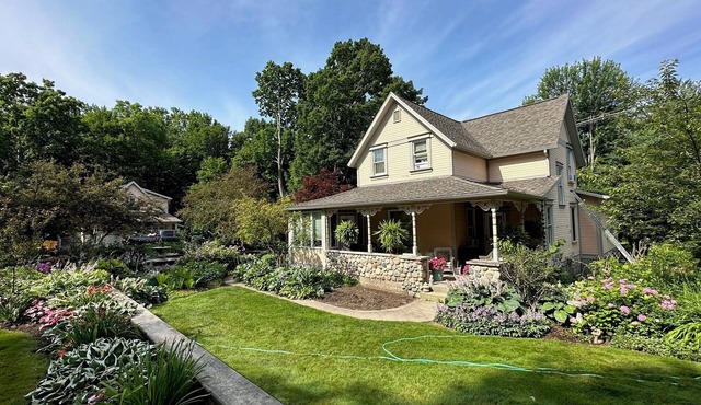 Historical home, the Burnett Nestt in the heart of Lake Ann