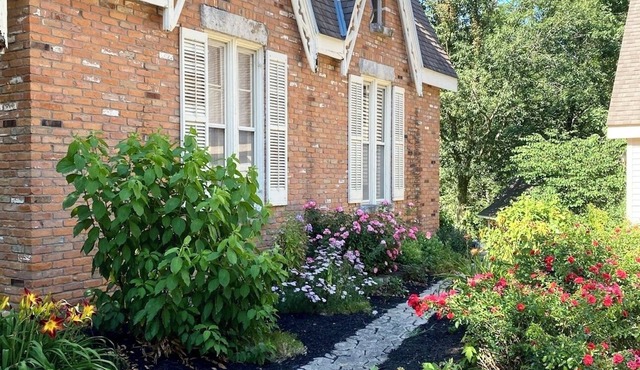 Historical House of 7 Gables. 3-bedroom/4 beds, sleeps up to 8