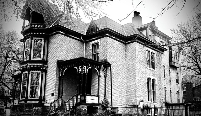 Historical Inn unique furnished rooms in Hastings Minnesota