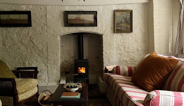 Historical Little Mill Cottage, Moments From Mountains and Market Town