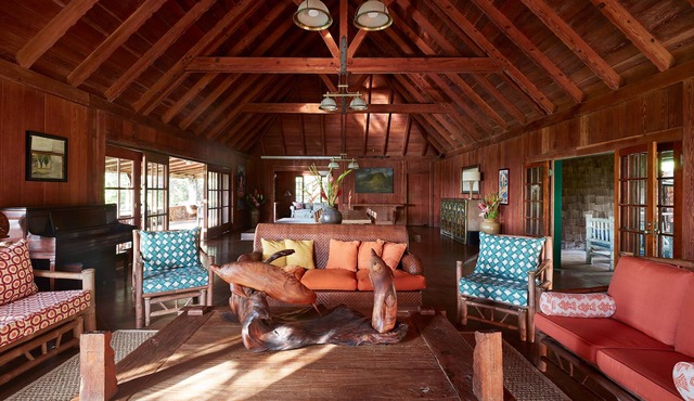 Historical lodge at Pu'u O Hoku Ranch! Outdoor pool and farm-to-table meals!