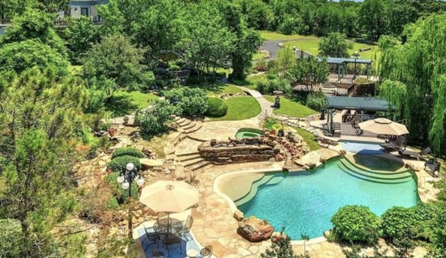 Historical Mansion Beside 174 Acre Park
