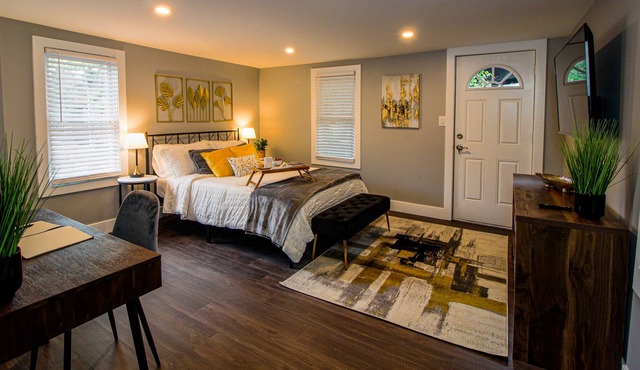 Historical Riverfront Marina 3 Bedroom 2.5 Bath Charmer!
