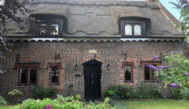 Historical Thatched Cottage - Heart of the Norfolk Broads - Dog Friendly