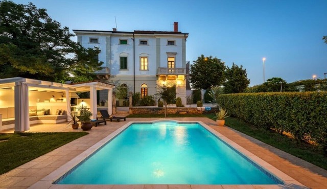 Historical Villa Vigneri with pool and large garden