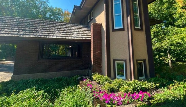 Historical Wayzata Carriage House