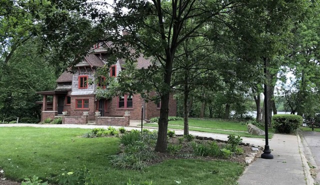 History and Luxury on the Kankakee River.