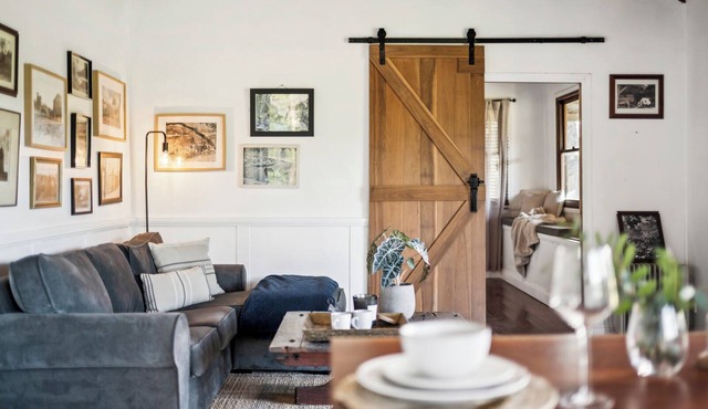 Hitching Rail Hut - Romantic Rural Retreat with Outdoor Bath