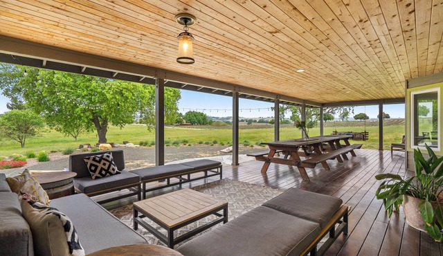 Hive & Hivette @Castoro | Winery Stay+EV+16 guests