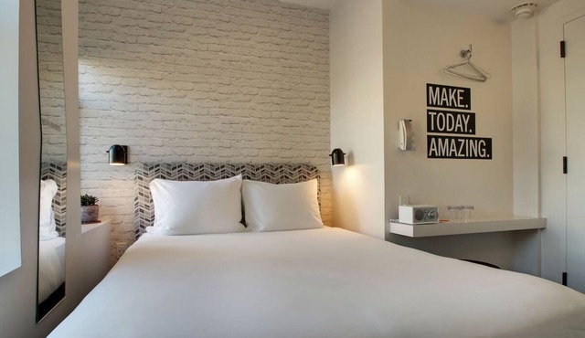 Hive Queen, Hotel Hive, Clean and Modern, Historic