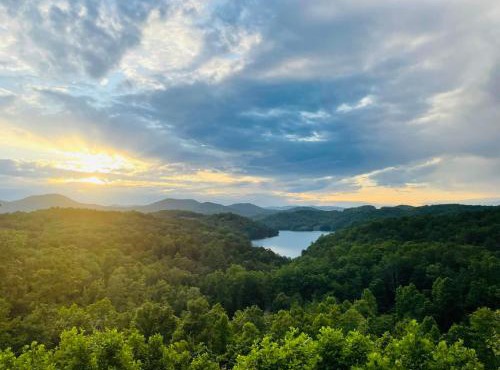 Hiwassee Lake Lodge - Private Mtn-Top Retreat - Lake Views - Sleeps 14