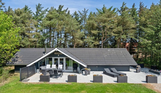 "Hjalmara" - 900m from the sea by Interhome