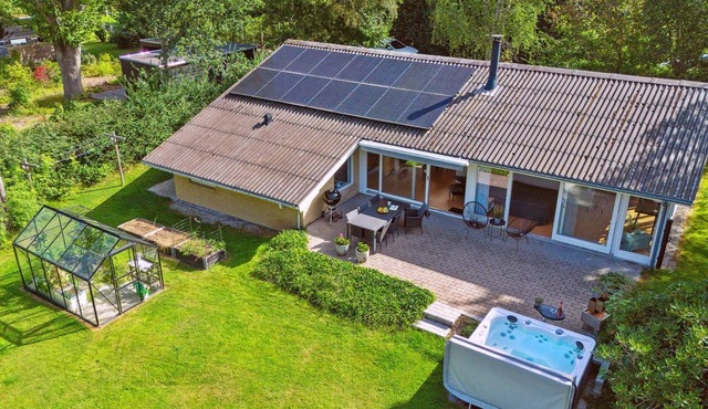 "Hjalmine" - 1.5km from the sea by Interhome