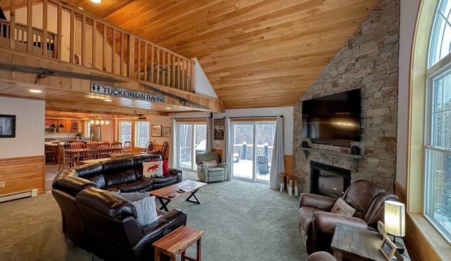 Hl96 Single Family Home With Views and Lots of Space! Privacy, Convenience, AC and Style!