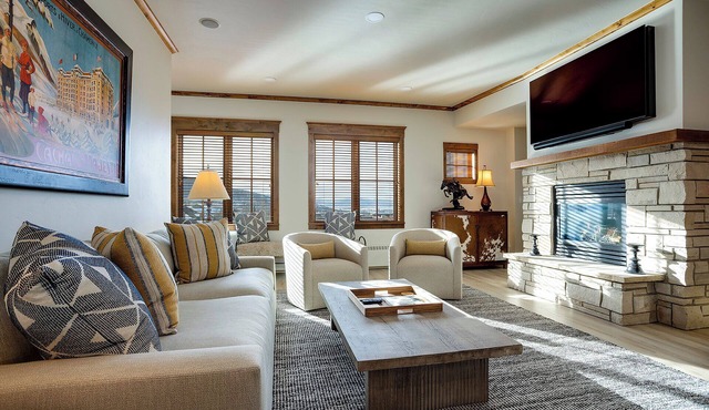 HM4B | Luxury Residence | Close to Slopes | Hot Tub | Pool | Winter Shuttle