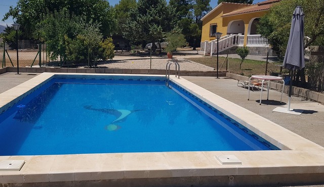 House with pool, barbecue and private garden, for the exclusive use of the tenant.