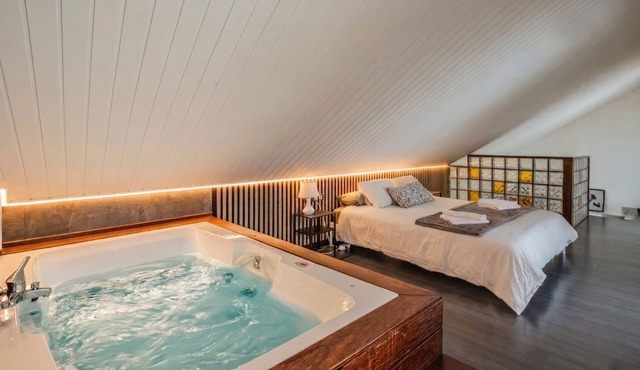 House with Jacuzzi + Piped Music