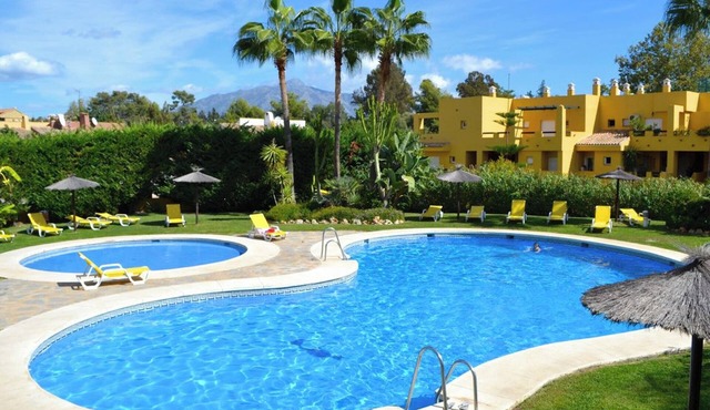 Homerez - Elegant Apartment in Marbella, Pool