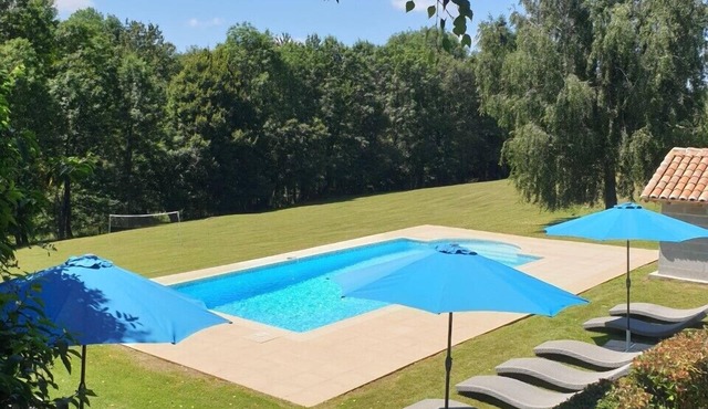 Holiday Gîtes in Dordogne - L'arbre Magnolia, a tranquil gite with pool