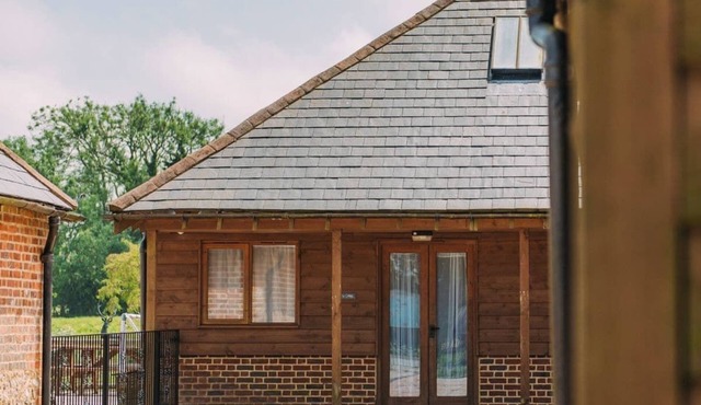 Hoad Farm Cottages, sleeps 12, Hoad Farm, Acrise