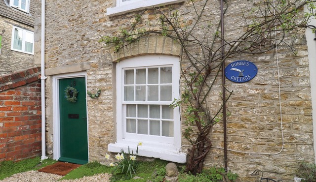 HOBBES COTTAGE, character holiday cottage in Malmesbury