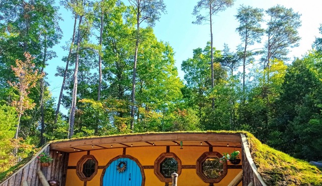 Hobbit Hollow near Red River Gorge w/ Hot Tub