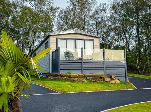 Hobbit - House Of The Owl - Luxury Lodge