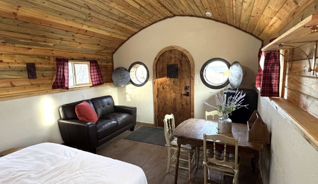 Hobbit Mountain Hideaway #1, Wolf Springs Ranch