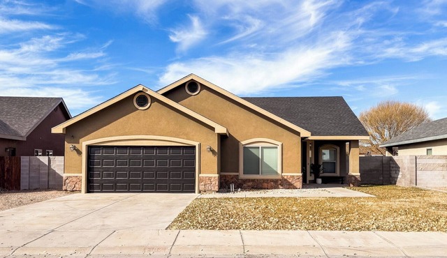 Hobbs Signature Stays: The Olive Branchn3BR 8Guests Backyard 4 Beds
